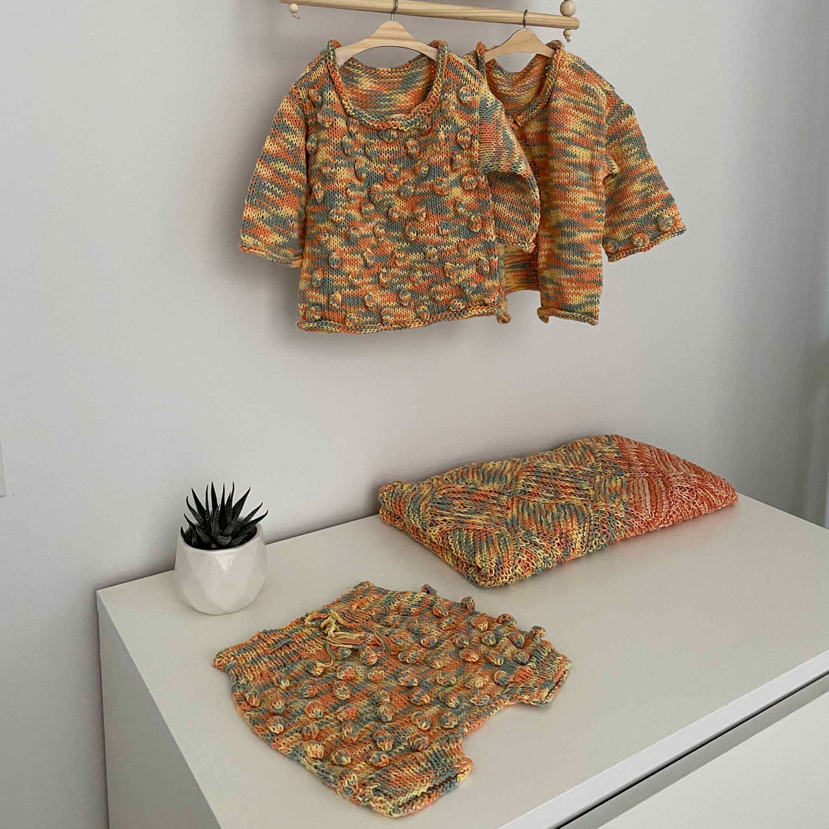 Elia Baby Cardigan, Sweater, Shorts and Blanket Set - Orange / Green