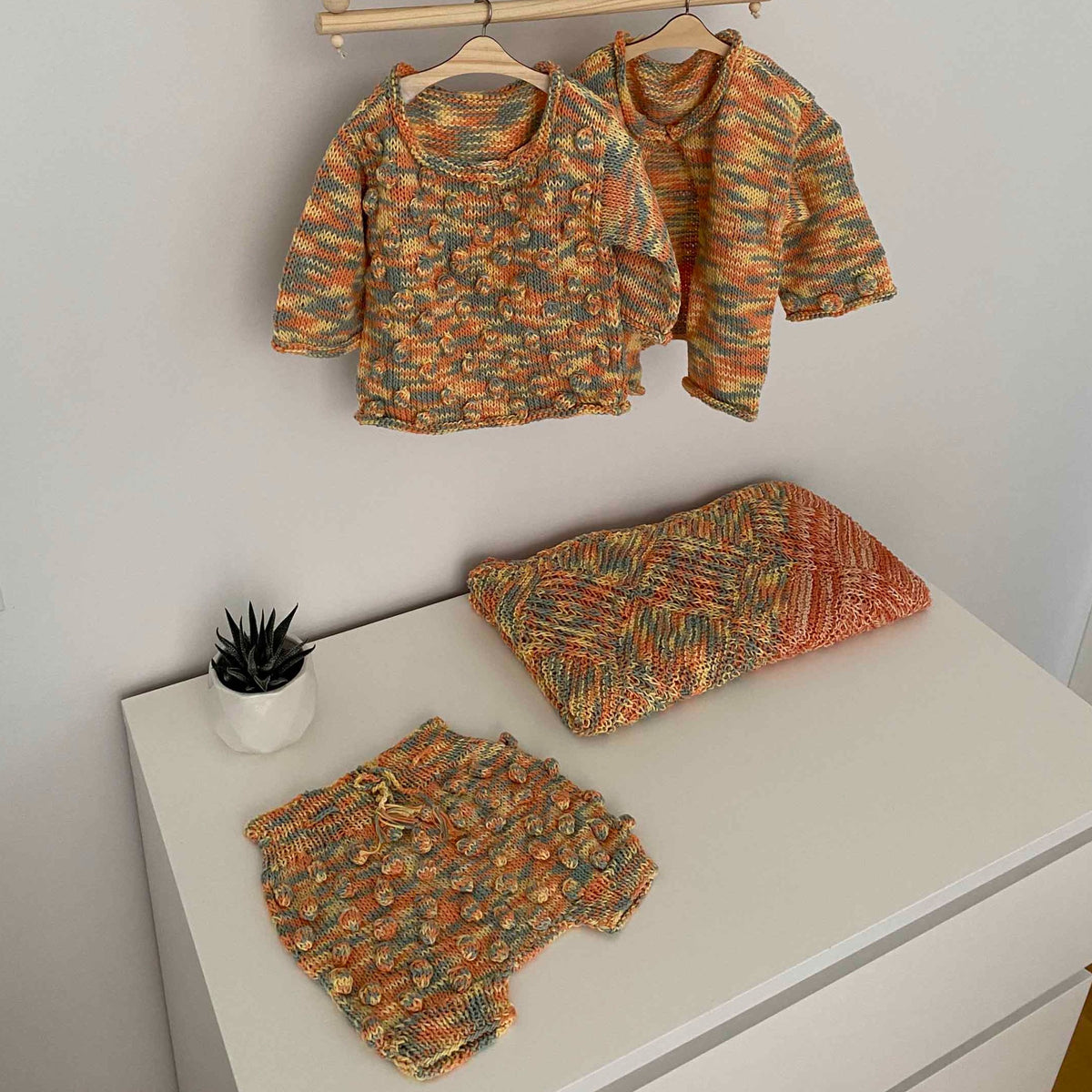 Elia Baby Cardigan, Sweater, Shorts and Blanket Set - Orange / Green