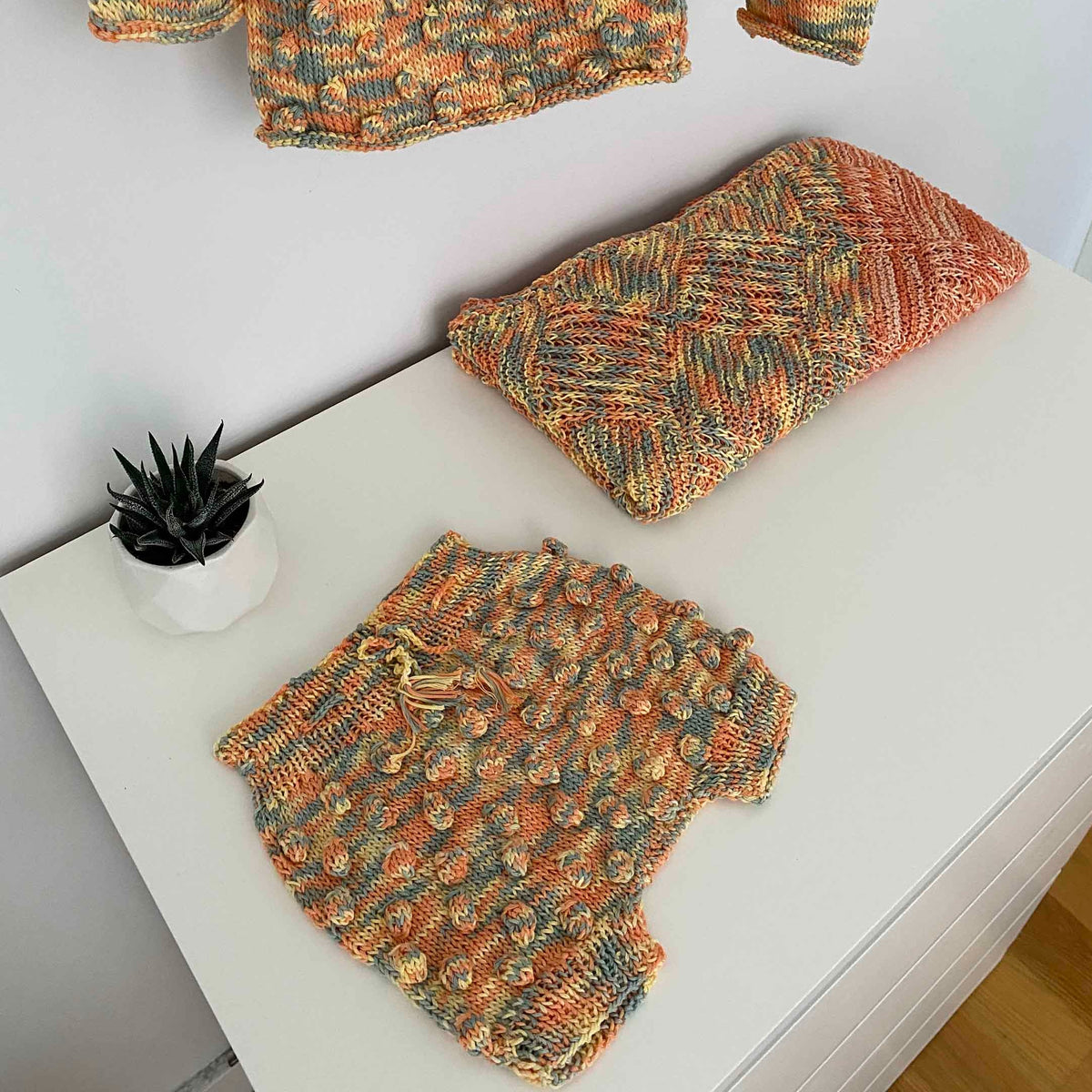 Elia Baby Cardigan, Sweater, Shorts and Blanket Set - Orange / Green