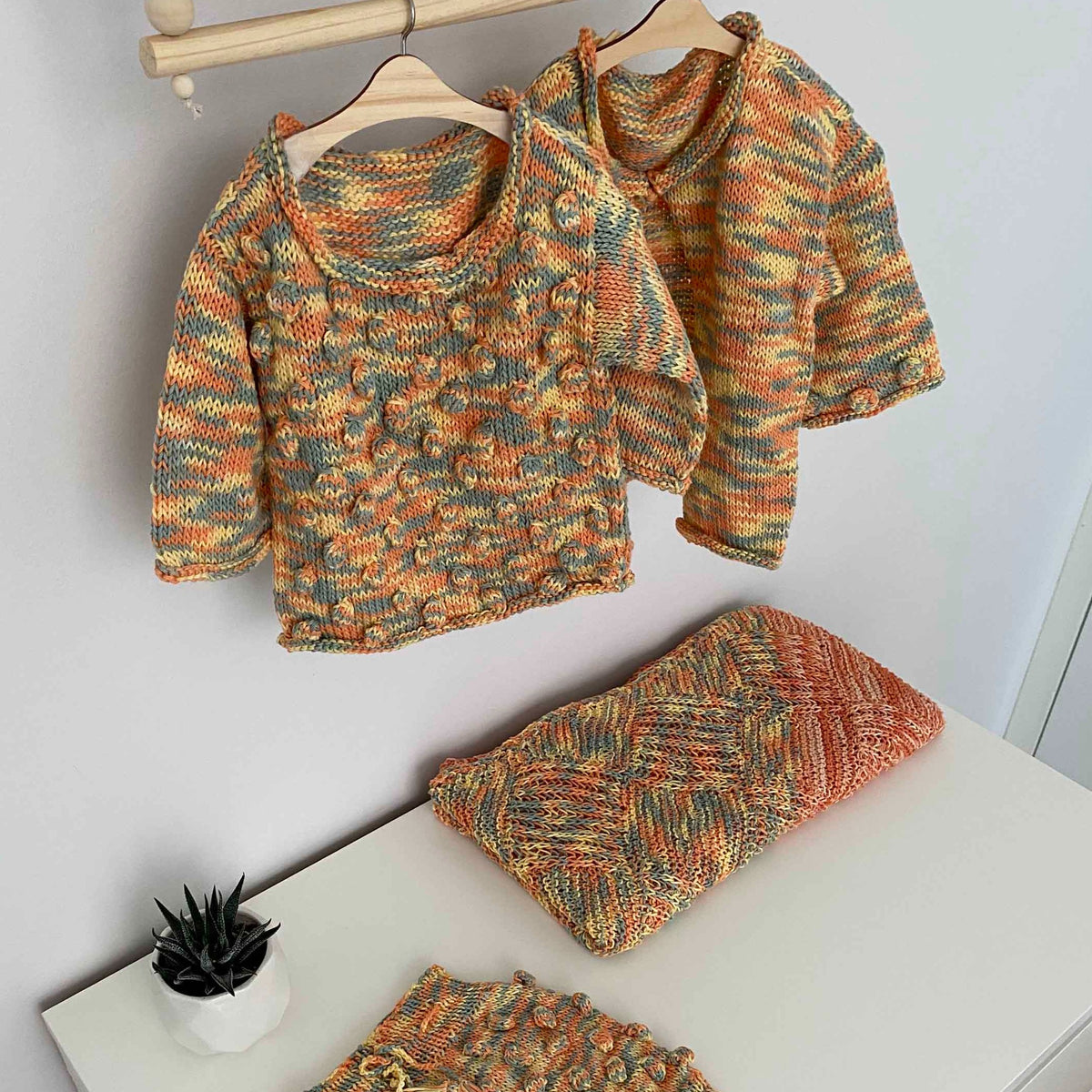 Elia Baby Cardigan, Sweater, Shorts and Blanket Set - Orange / Green